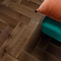 Parquet Bâtons Rompus Chêne Massif Vitrifié Noyer (Marron foncé)<br />
